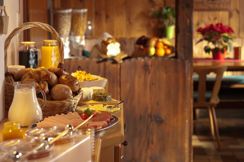 brasserie-CHATEAUVIEUX-min_breakfast_buffet_food_restaurant_meal_hotel_plate_fresh-718745